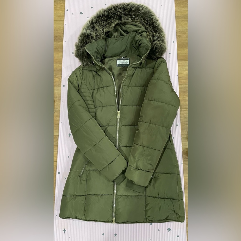 Women's mid-length winter coat with hood